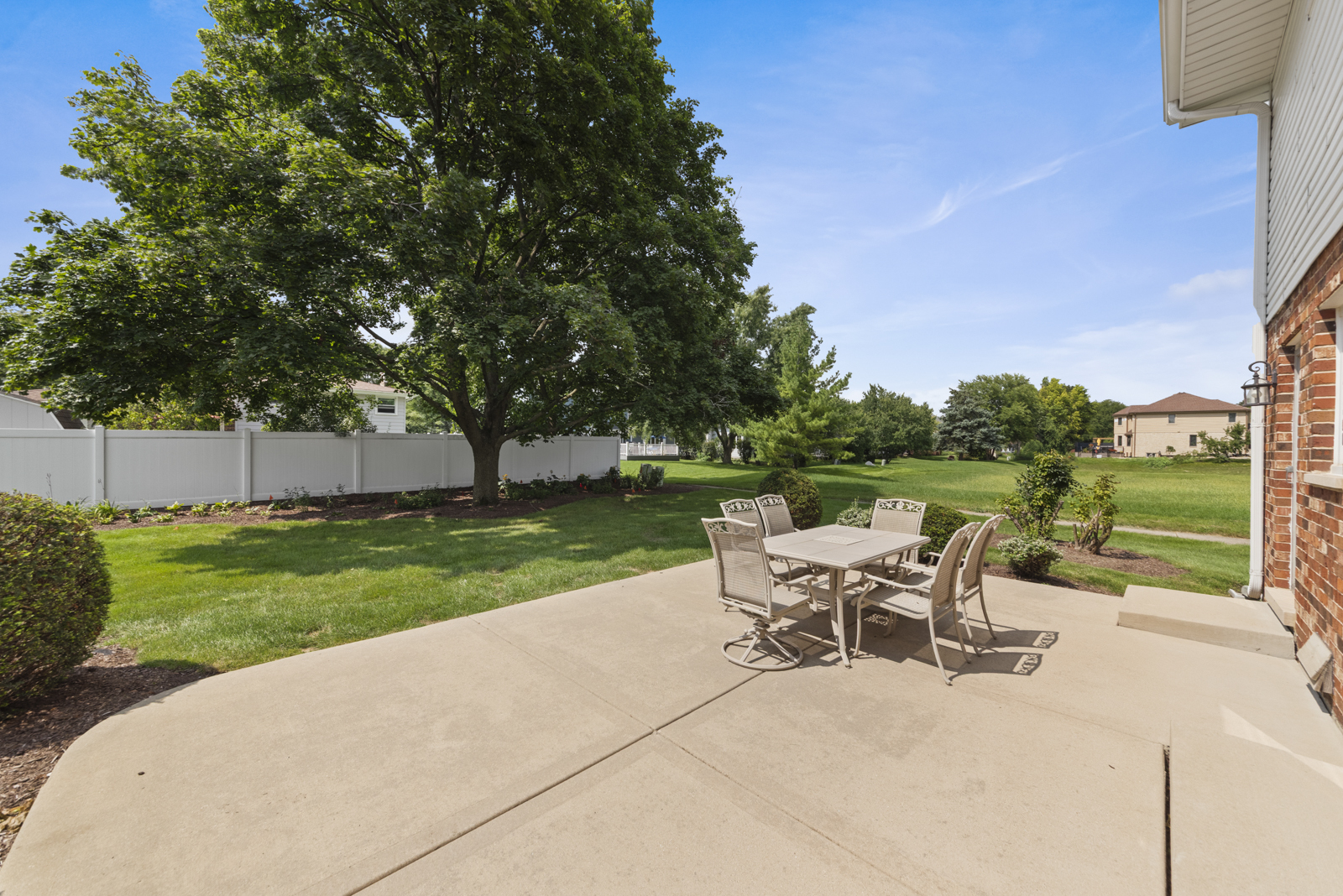 7704 Queens Court, Downers Grove, IL 60516