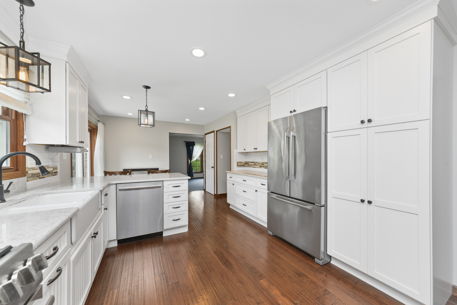 7704 Queens Court, Downers Grove, IL 60516