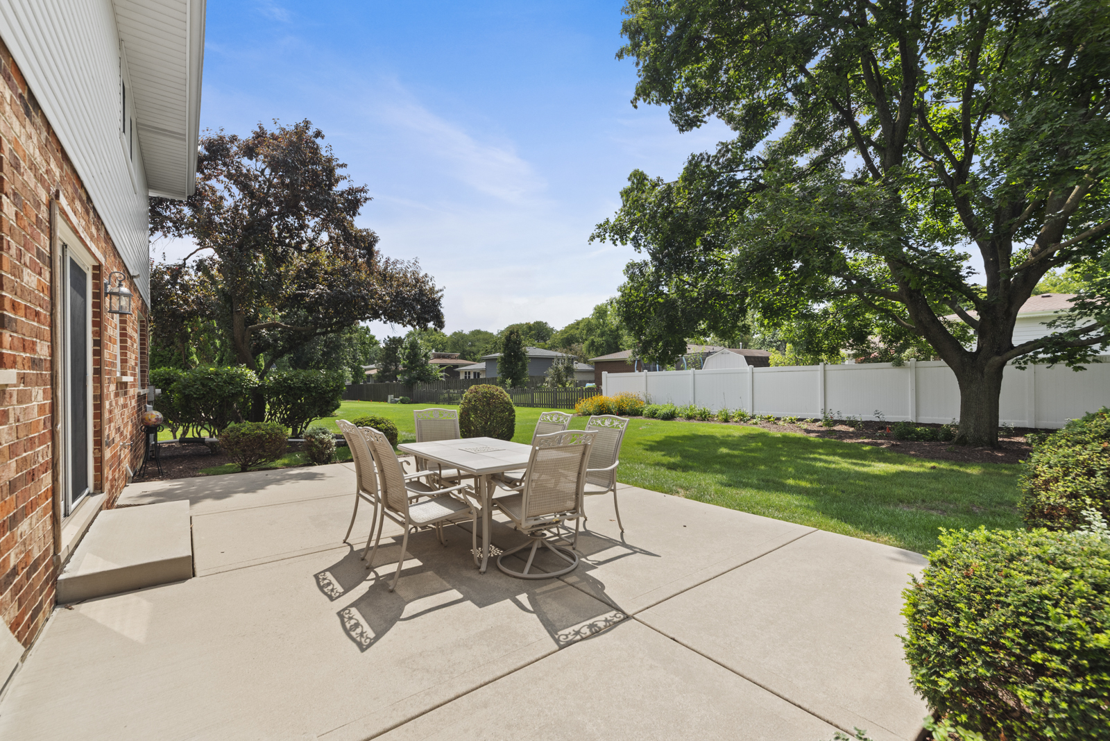 7704 Queens Court, Downers Grove, IL 60516
