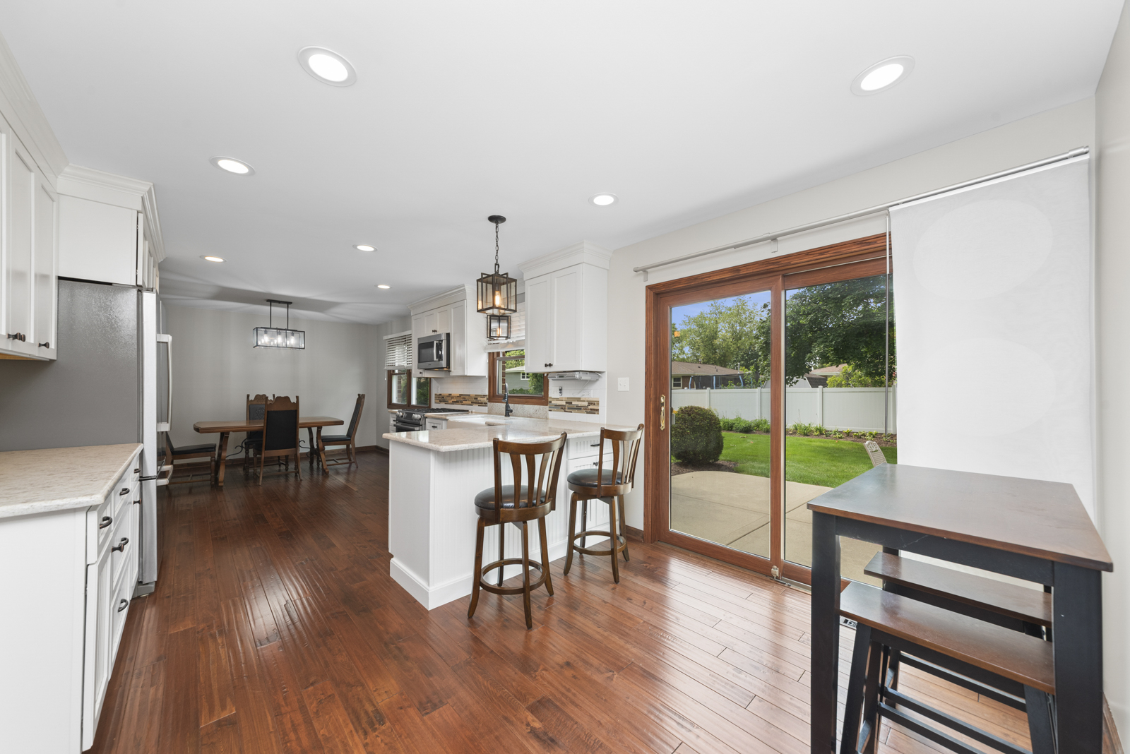 7704 Queens Court, Downers Grove, IL 60516