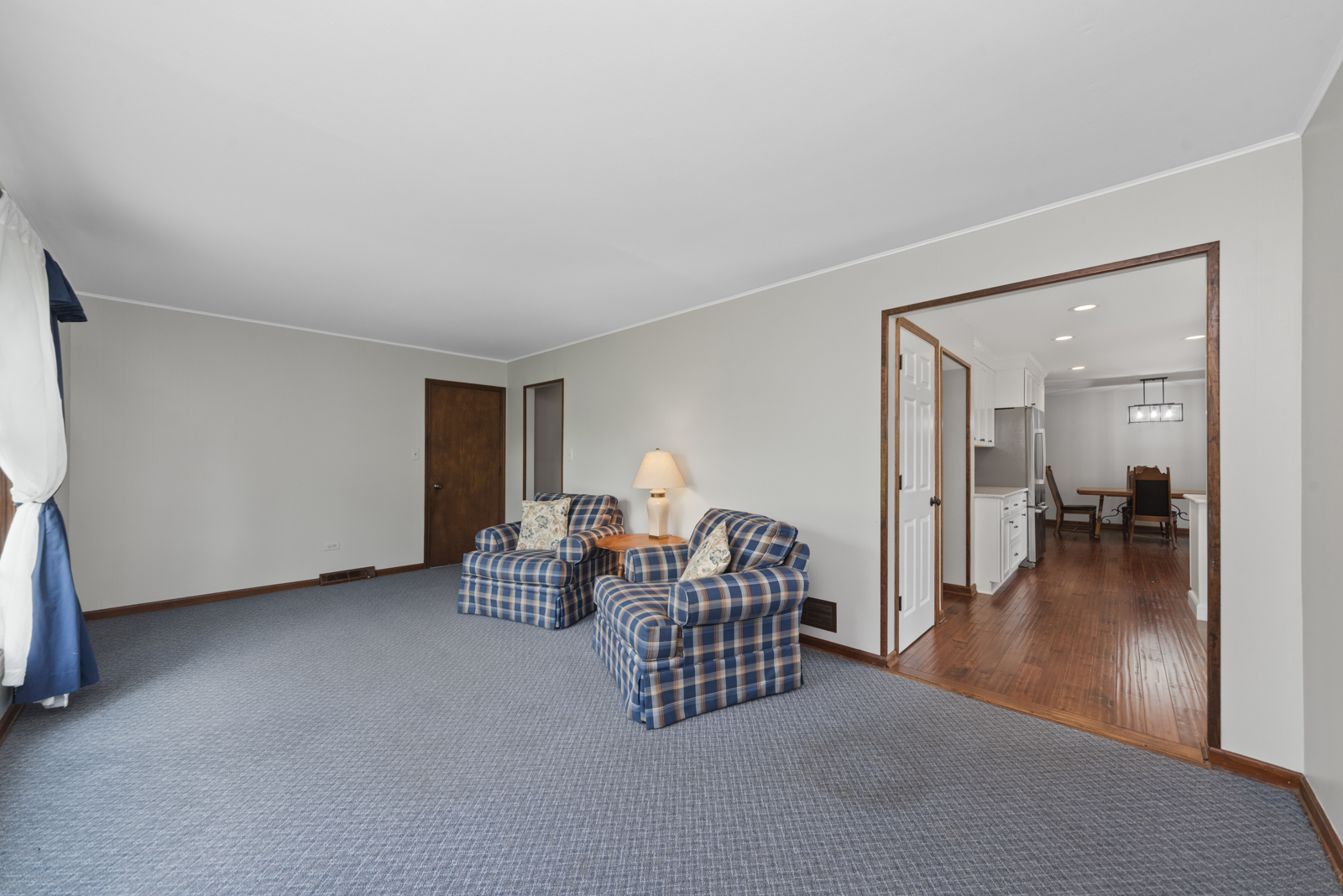 7704 Queens Court, Downers Grove, IL 60516