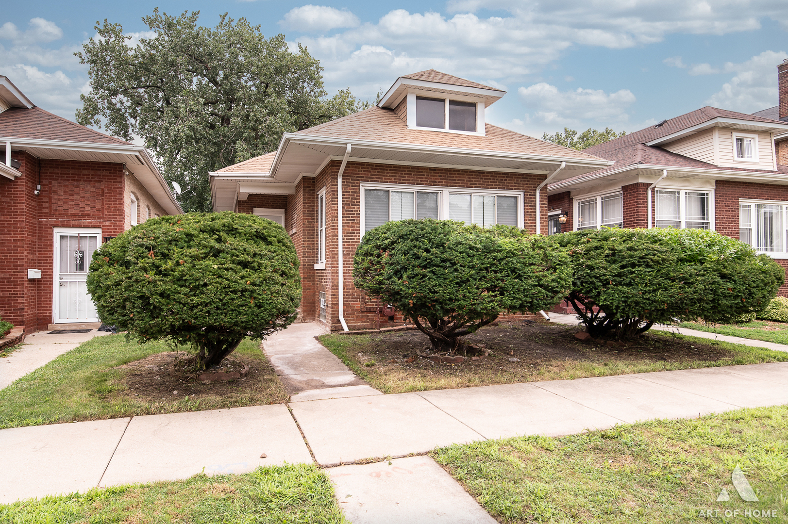 7649 S Paxton Avenue, Chicago, IL 60649