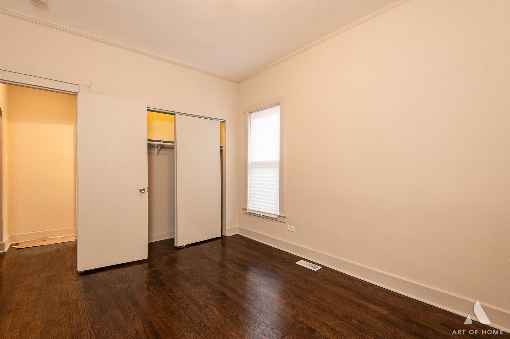7649 S Paxton Avenue, Chicago, IL 60649