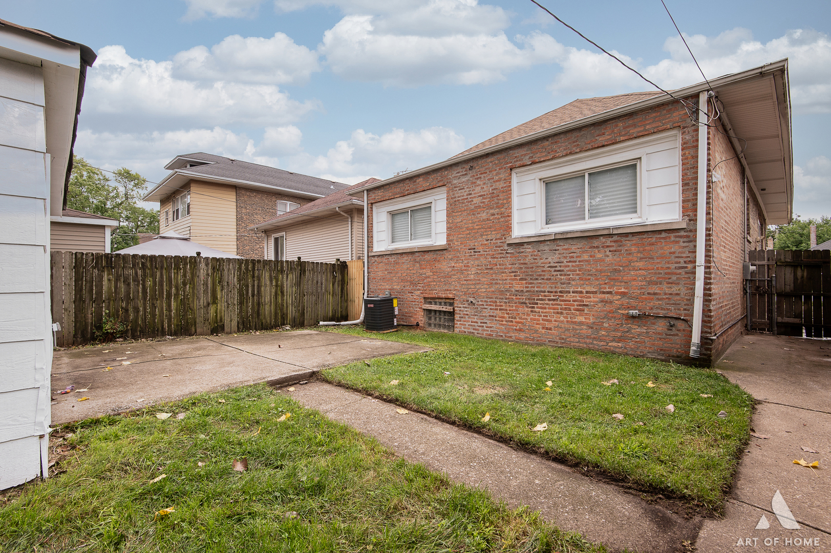 7649 S Paxton Avenue, Chicago, IL 60649