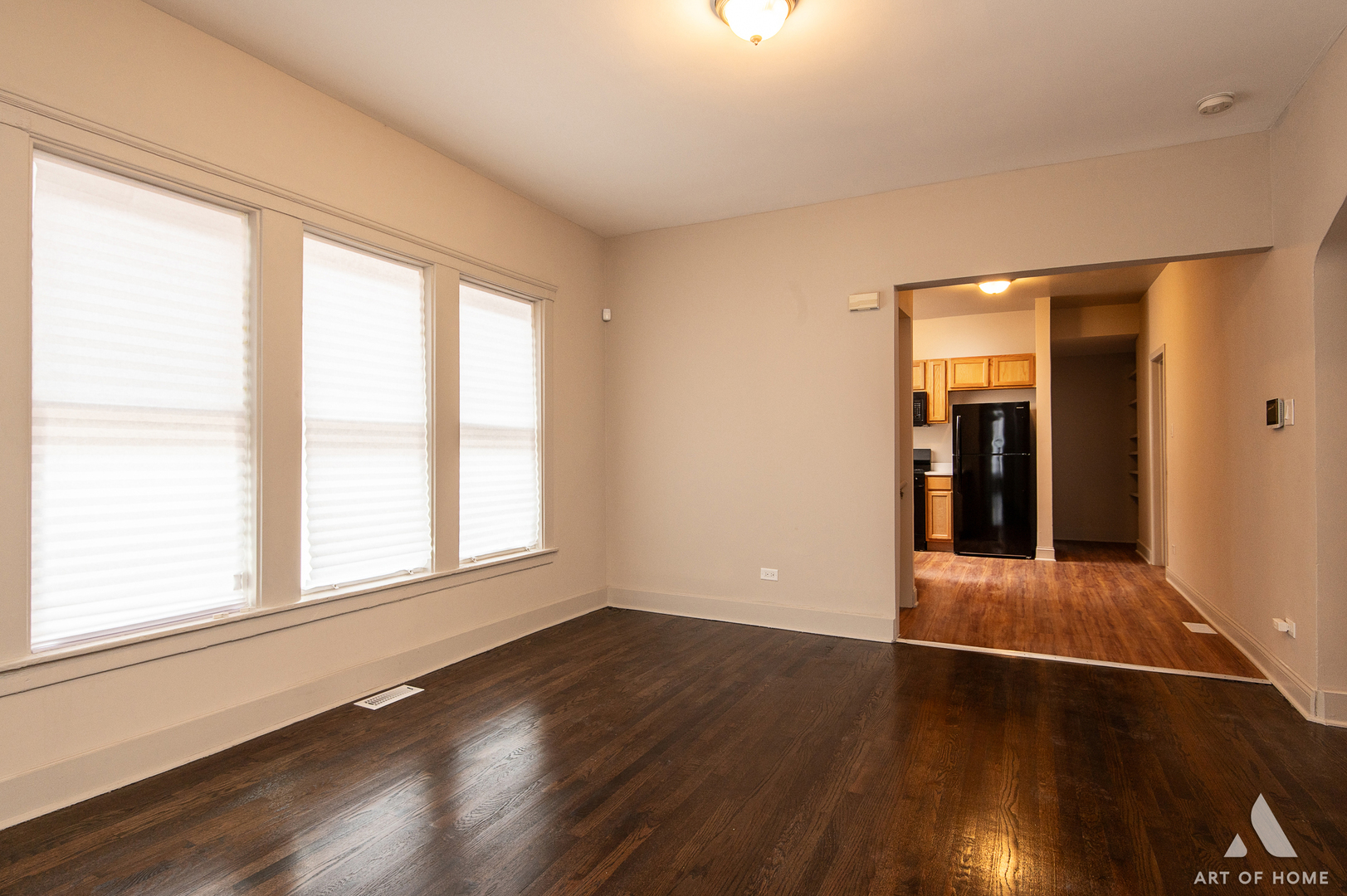 7649 S Paxton Avenue, Chicago, IL 60649