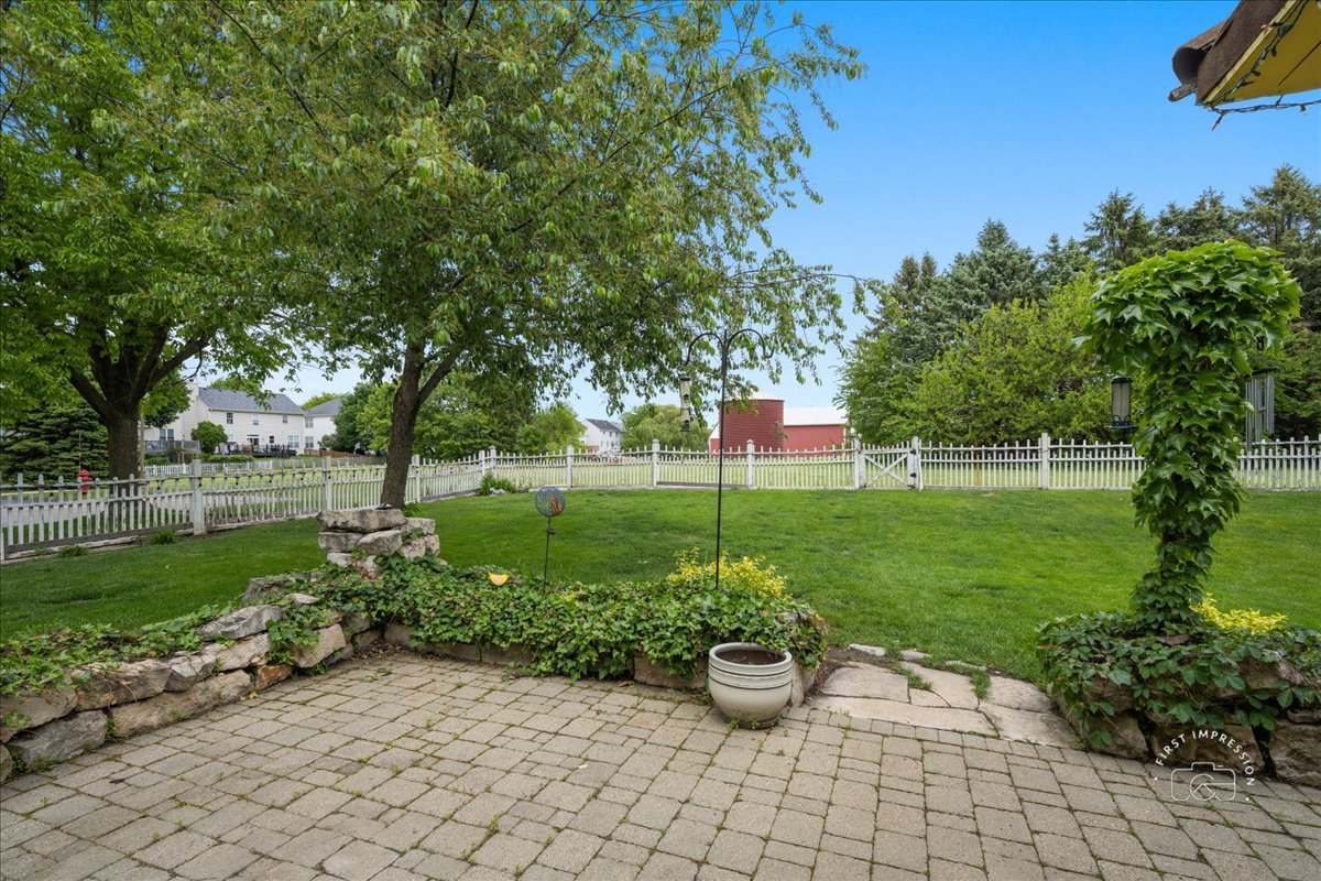 343 Diane Court, Geneva, IL 60134