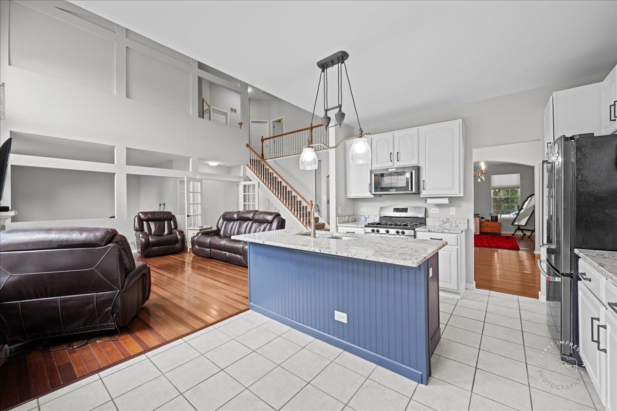 343 Diane Court, Geneva, IL 60134