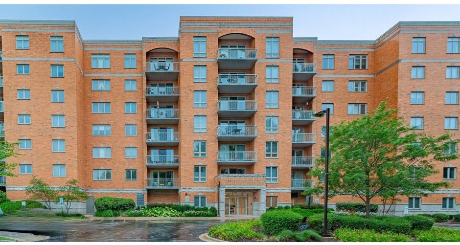6801 N Milwaukee Avenue #202, Niles, IL 60714
