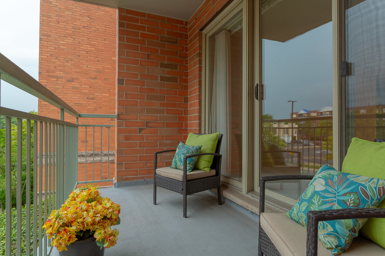 6801 N Milwaukee Avenue #202, Niles, IL 60714