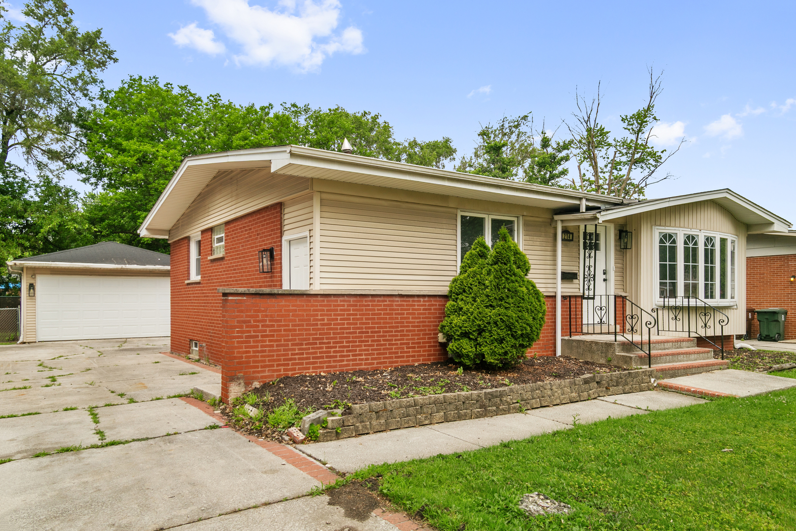 214 N Gay Court, Glenwood, IL 60425
