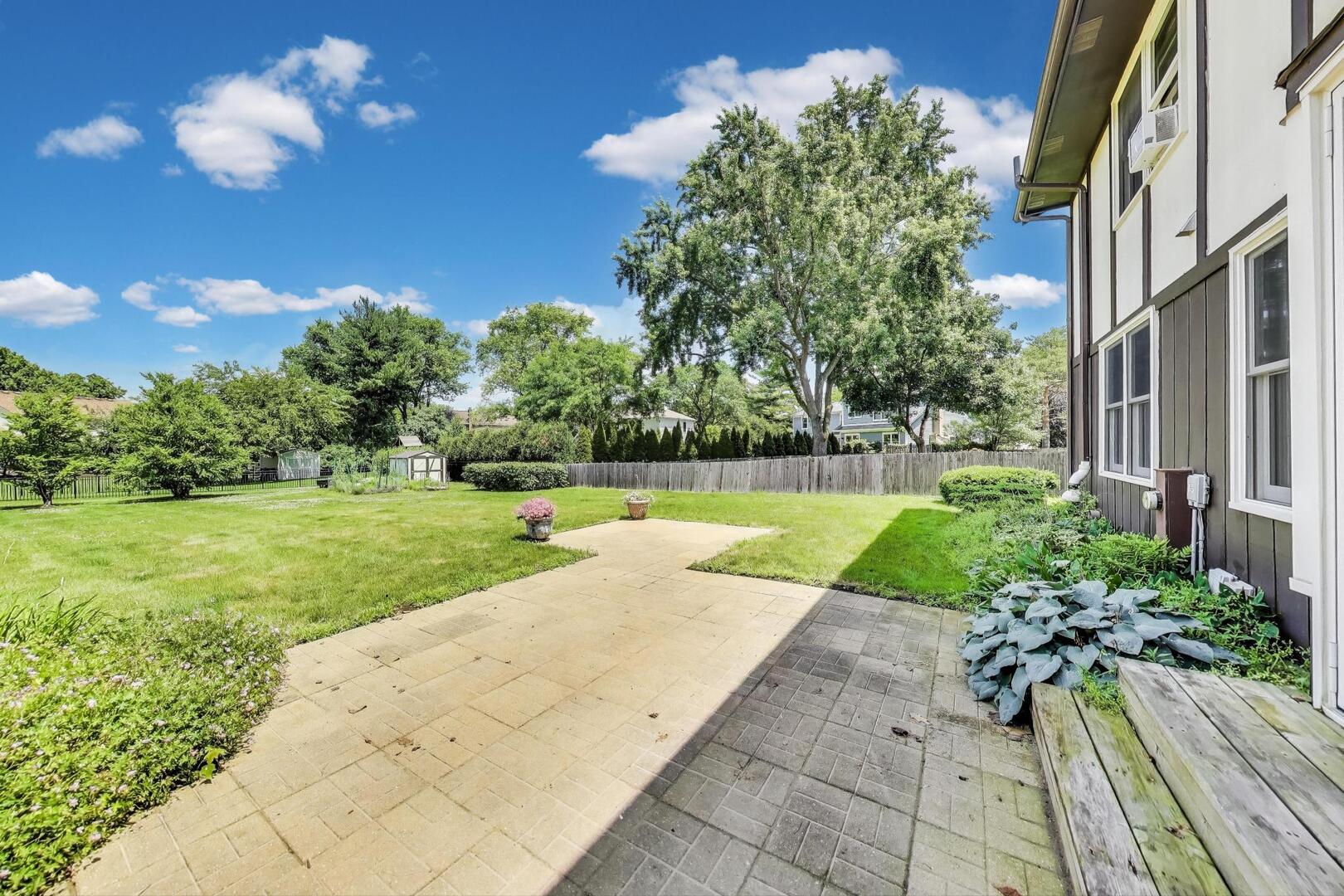 829 Shiloh Circle, Naperville, IL 60540