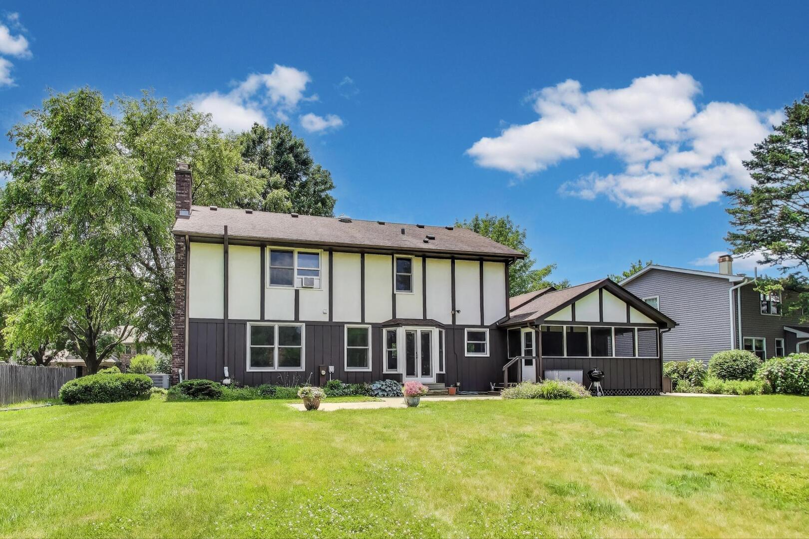 829 Shiloh Circle, Naperville, IL 60540