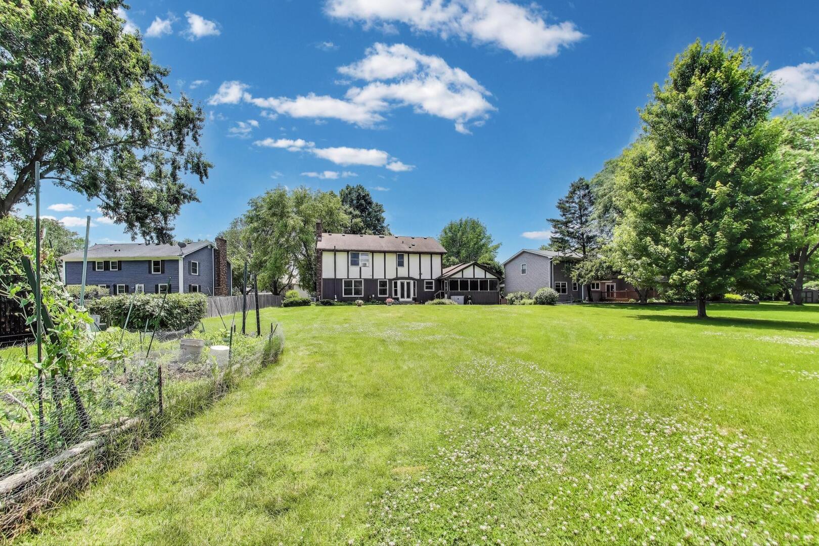 829 Shiloh Circle, Naperville, IL 60540