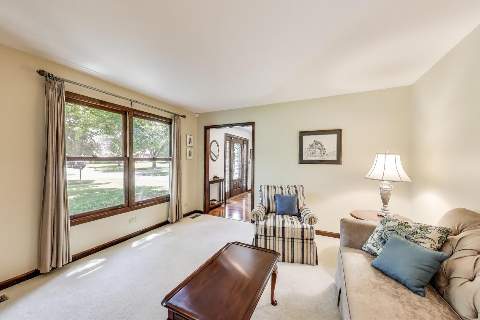 829 Shiloh Circle, Naperville, IL 60540