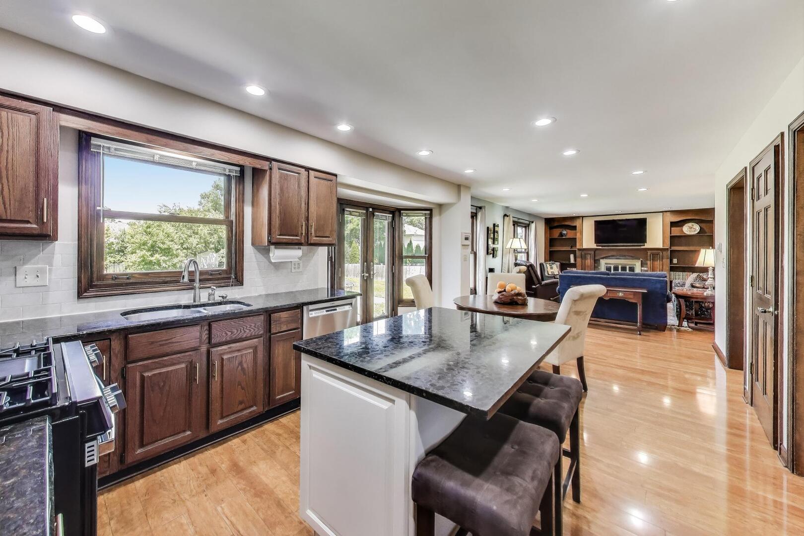 829 Shiloh Circle, Naperville, IL 60540