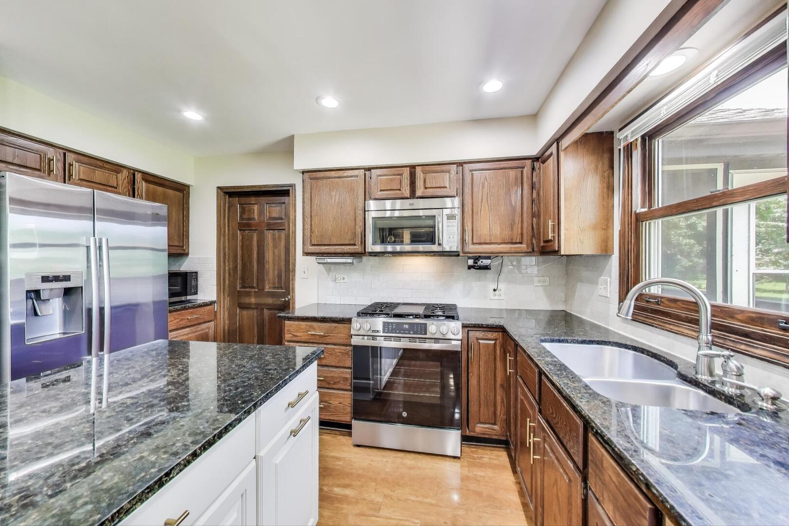 829 Shiloh Circle, Naperville, IL 60540