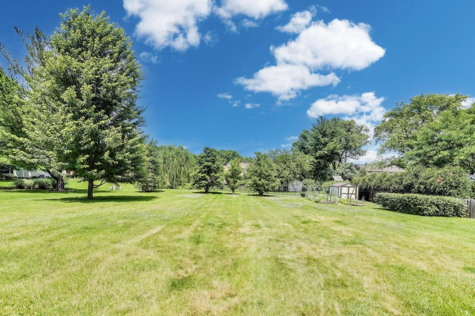 829 Shiloh Circle, Naperville, IL 60540