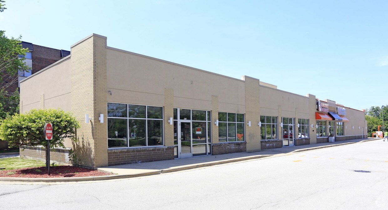 819 Ogden Avenue, Lisle, IL 60532