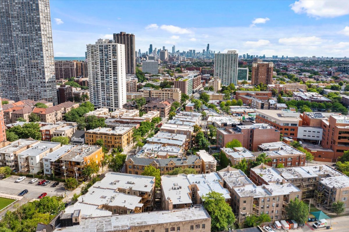 817 W Cuyler Avenue #1W, Chicago, IL 60613