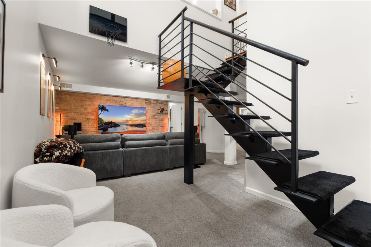 817 W Cuyler Avenue #1W, Chicago, IL 60613