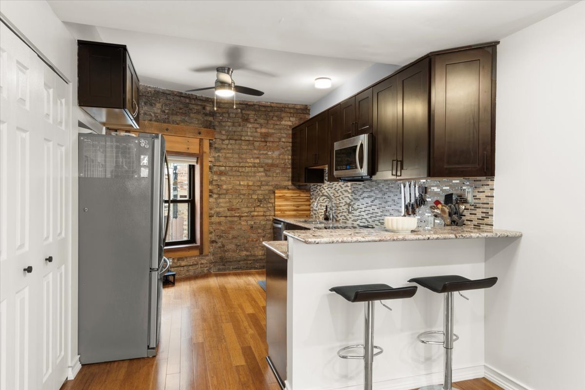 817 W Cuyler Avenue #1W, Chicago, IL 60613