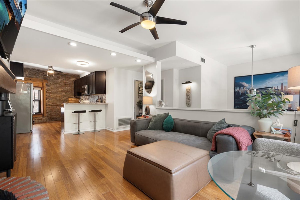 817 W Cuyler Avenue #1W, Chicago, IL 60613
