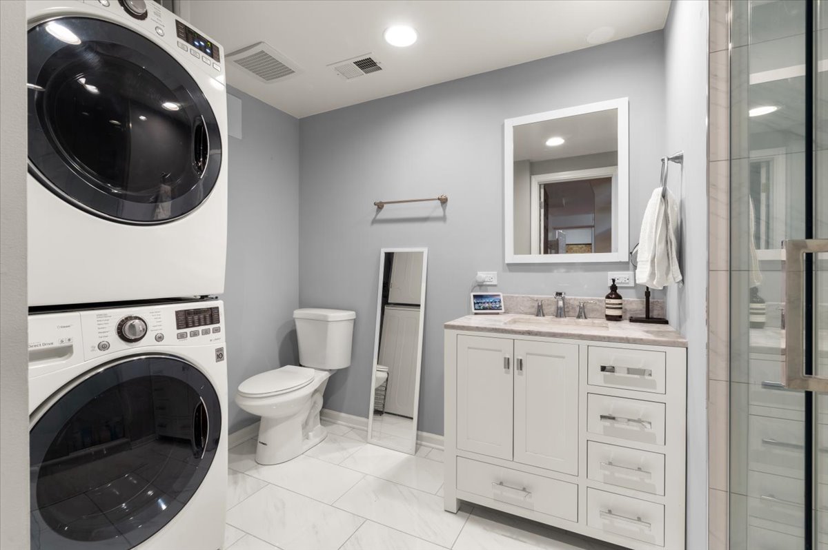 817 W Cuyler Avenue #1W, Chicago, IL 60613
