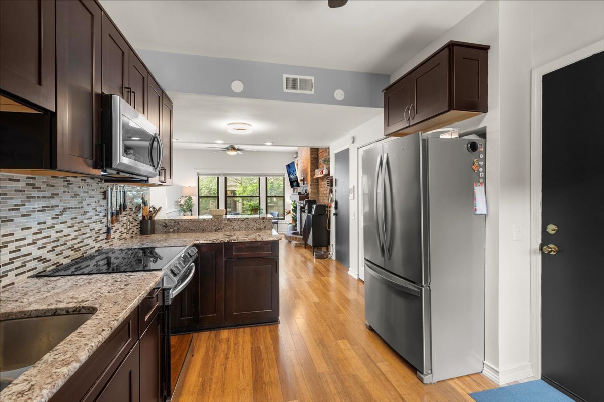 817 W Cuyler Avenue #1W, Chicago, IL 60613