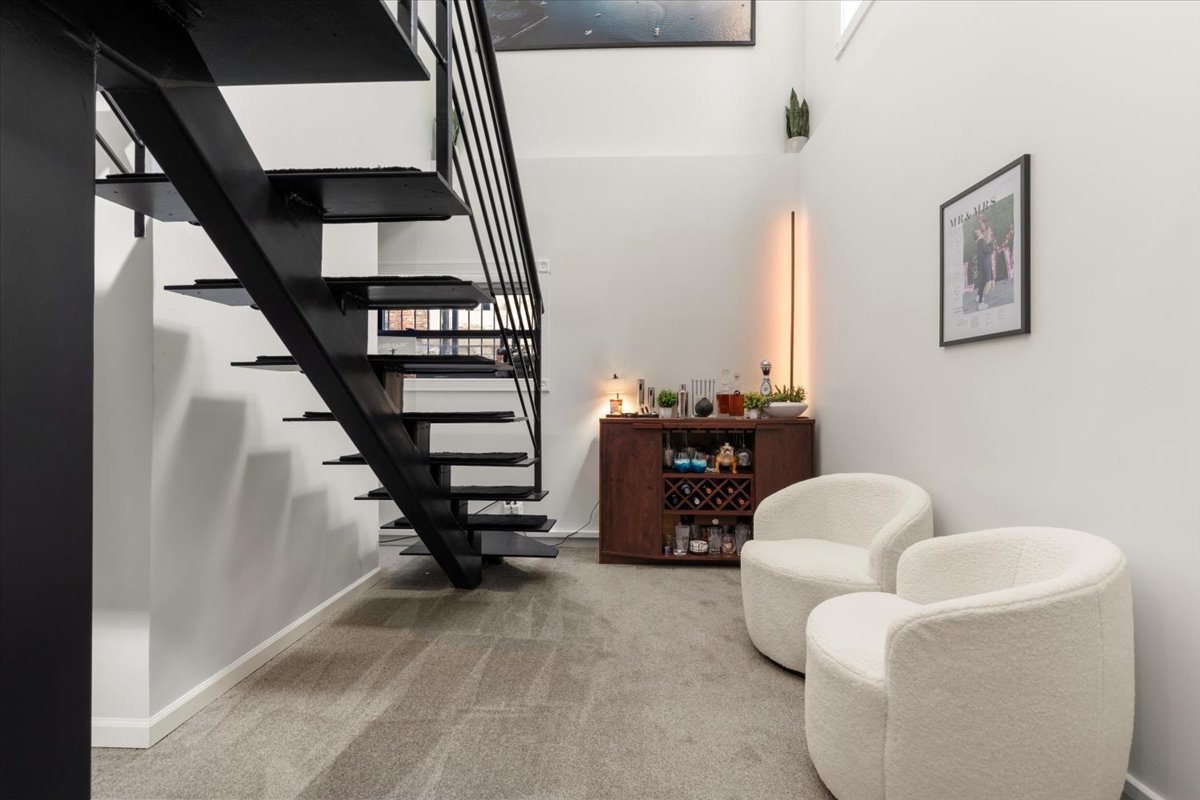 817 W Cuyler Avenue #1W, Chicago, IL 60613
