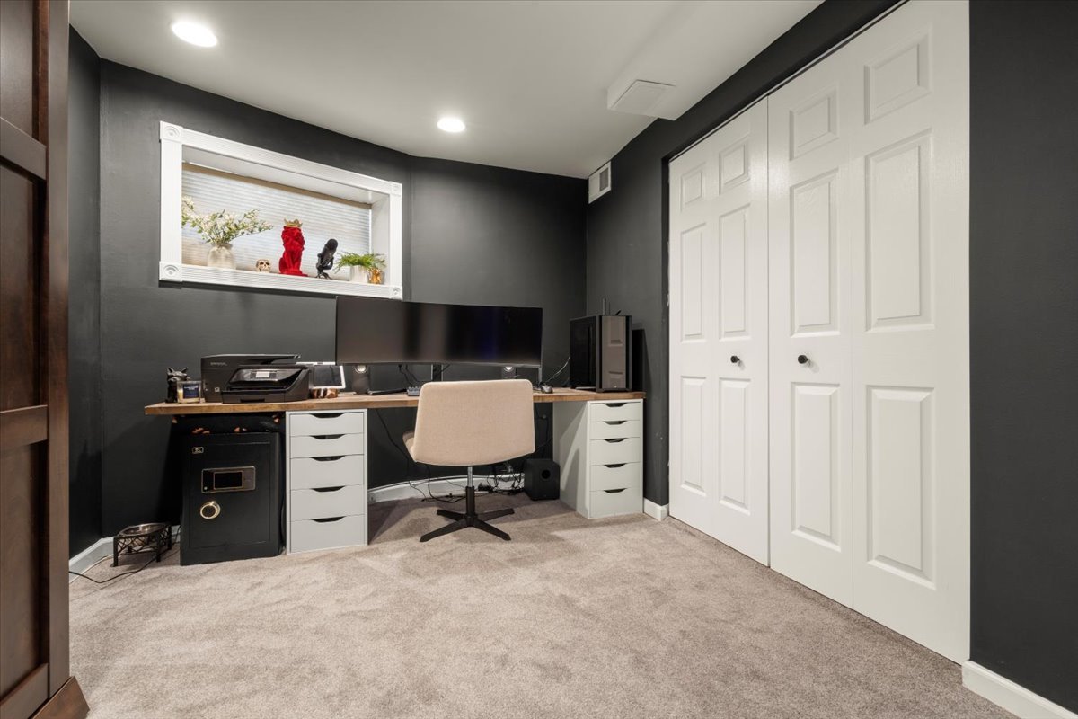 817 W Cuyler Avenue #1W, Chicago, IL 60613