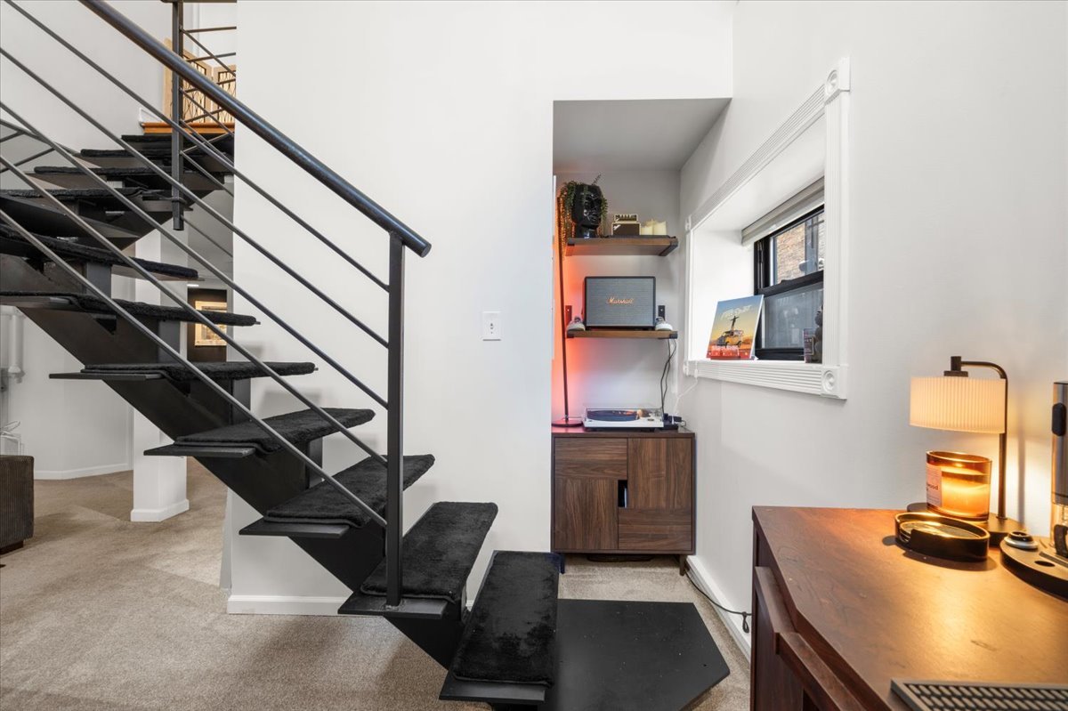 817 W Cuyler Avenue #1W, Chicago, IL 60613