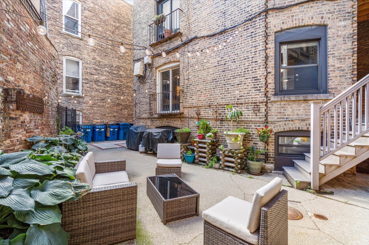 817 W Cuyler Avenue #1W, Chicago, IL 60613