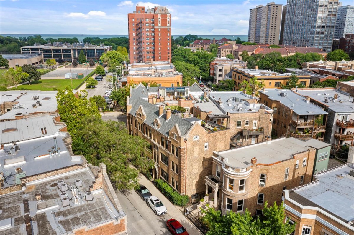 817 W Cuyler Avenue #1W, Chicago, IL 60613