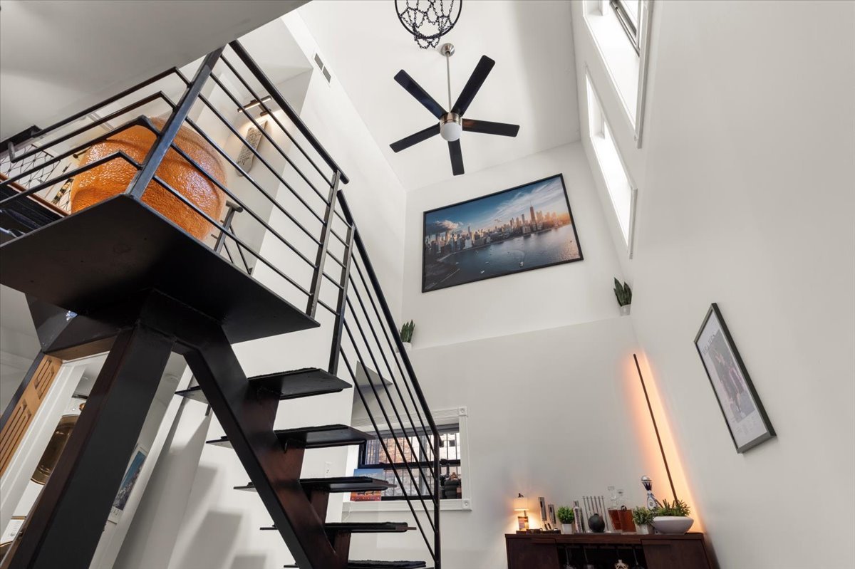 817 W Cuyler Avenue #1W, Chicago, IL 60613
