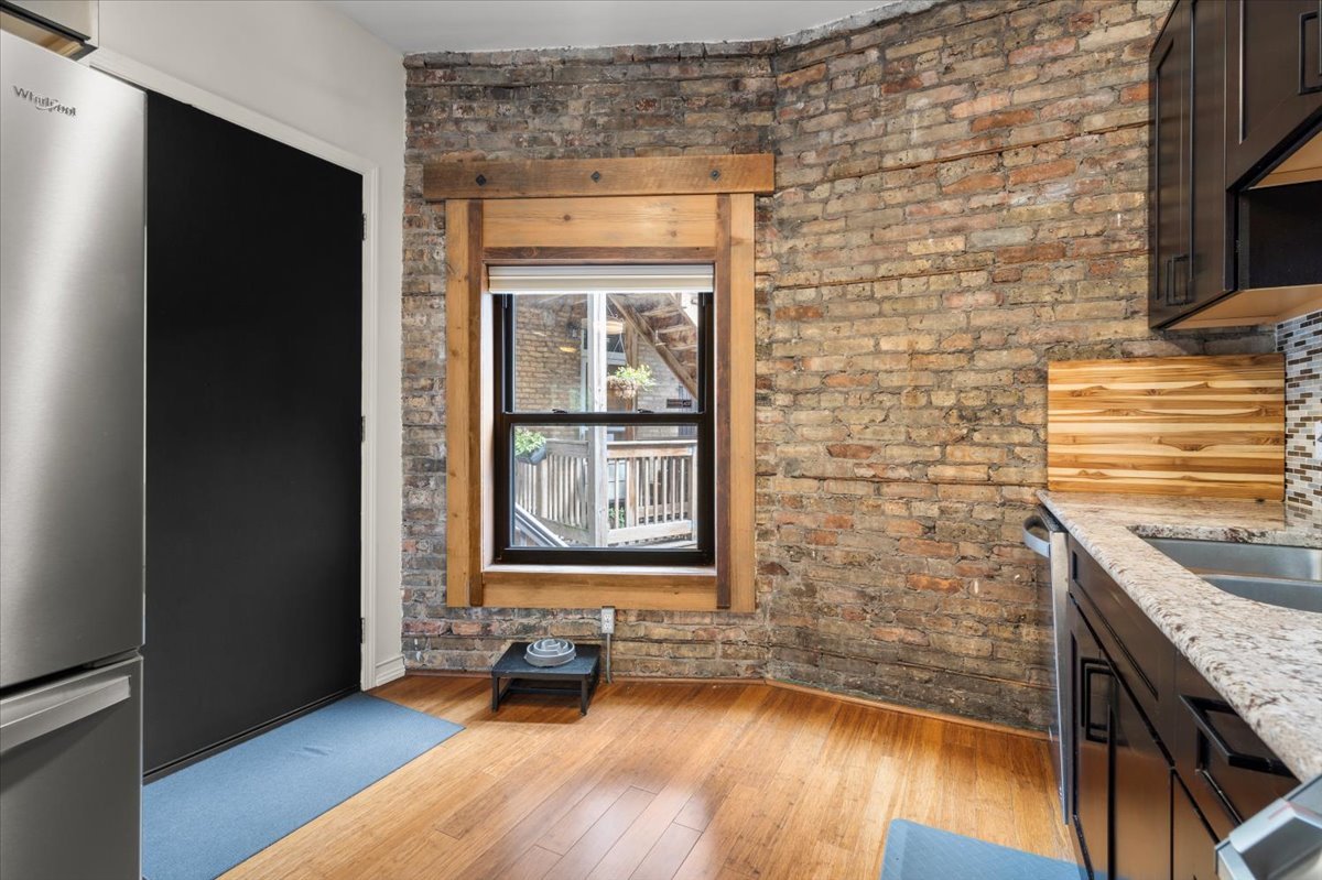 817 W Cuyler Avenue #1W, Chicago, IL 60613