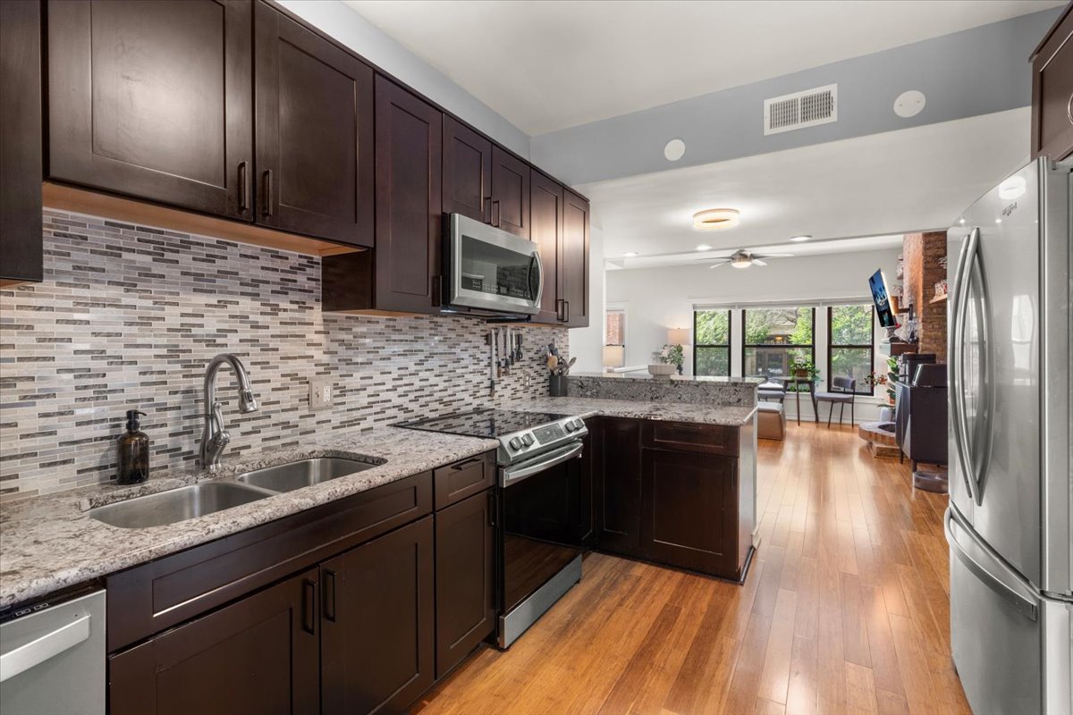 817 W Cuyler Avenue #1W, Chicago, IL 60613