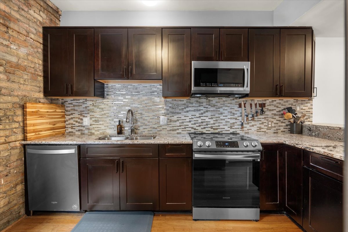 817 W Cuyler Avenue #1W, Chicago, IL 60613