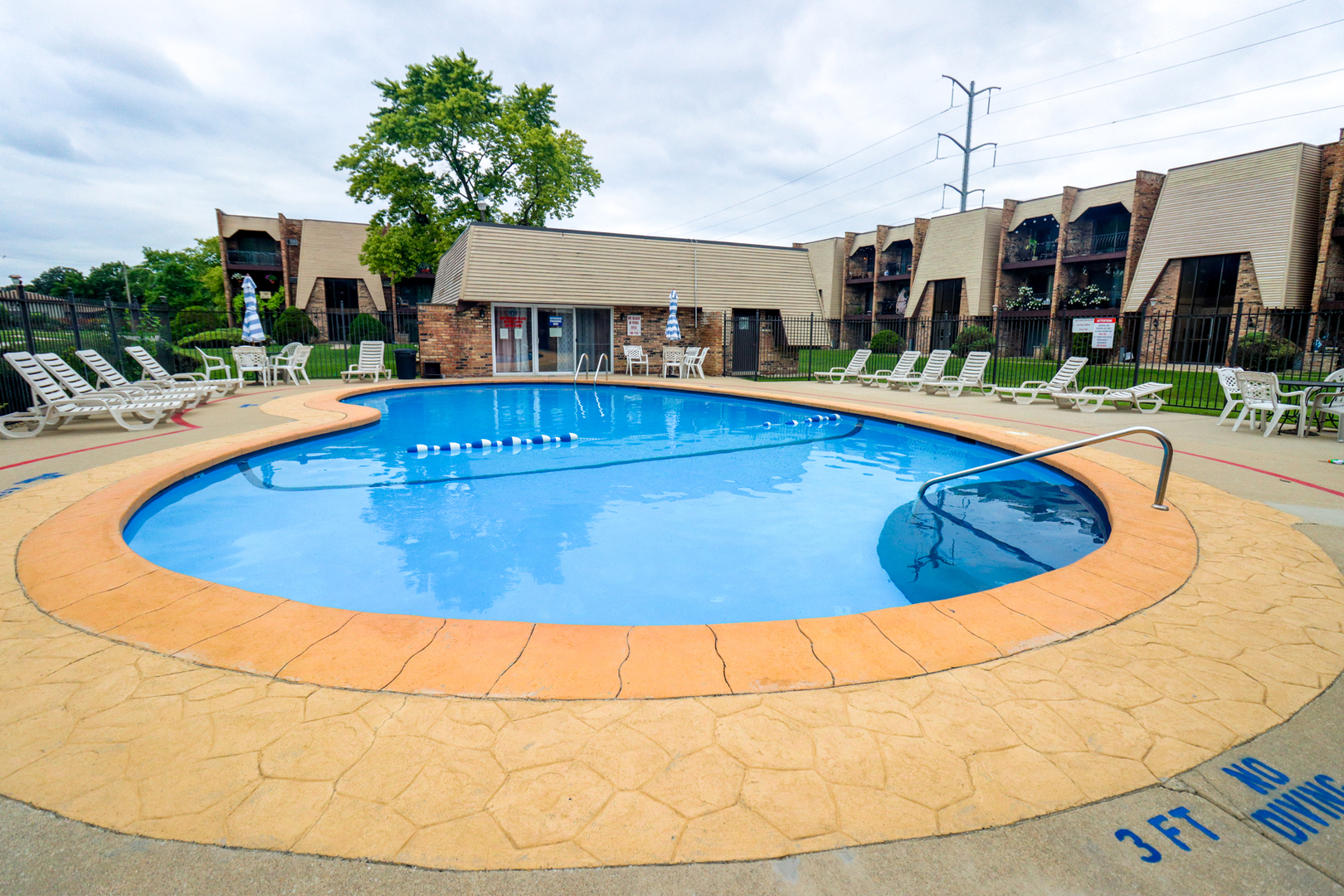 7314 Blackstone Avenue #30, Justice, IL 60458