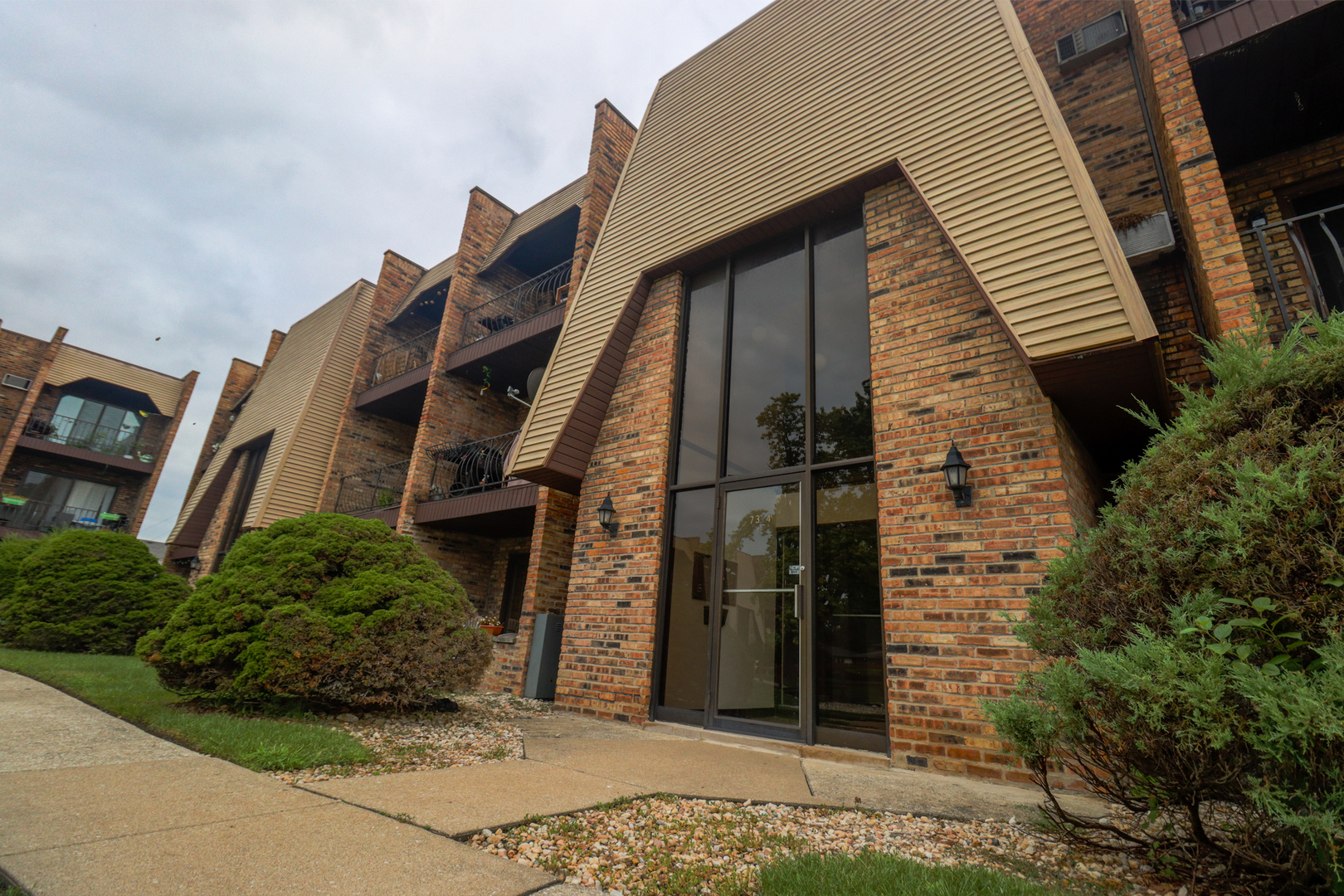 7314 Blackstone Avenue #30, Justice, IL 60458