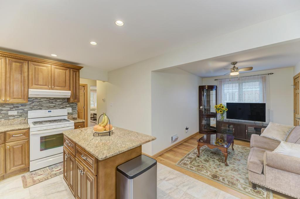 7964 S Tripp Avenue, Chicago, IL 60652