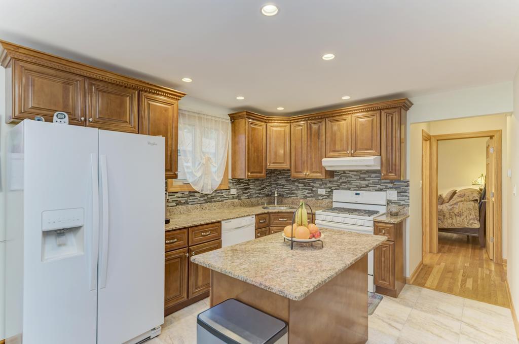 7964 S Tripp Avenue, Chicago, IL 60652
