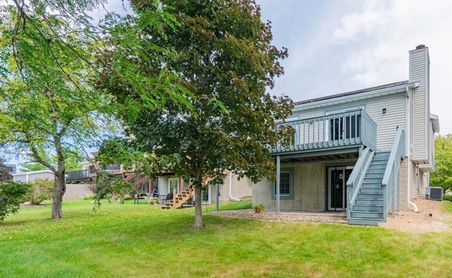 46 Parkshores Drive, Bloomington, IL 61701