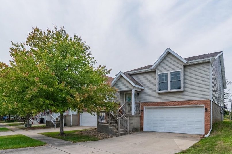 46 Parkshores Drive, Bloomington, IL 61701