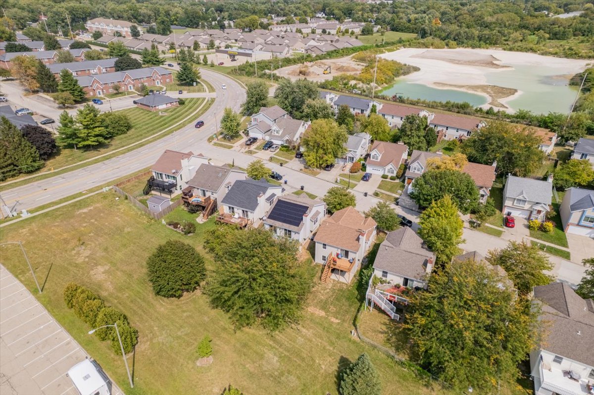 46 Parkshores Drive, Bloomington, IL 61701