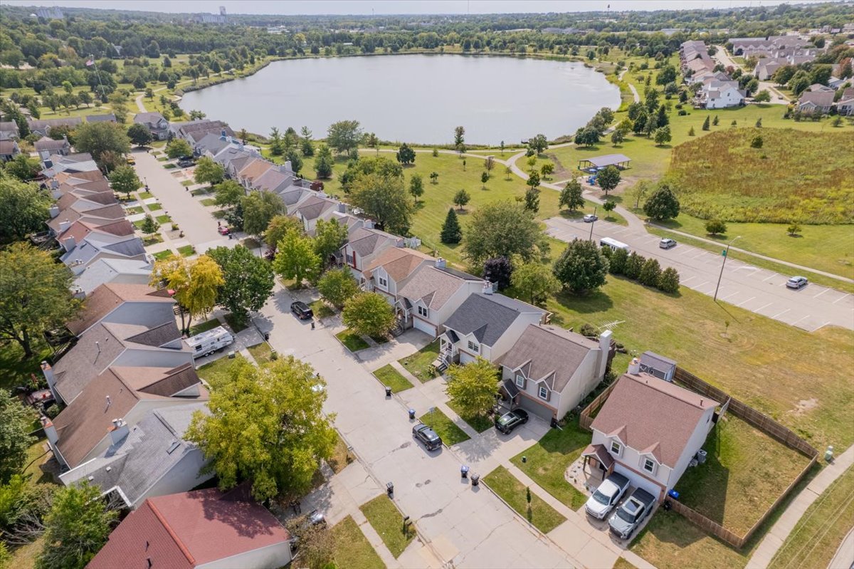 46 Parkshores Drive, Bloomington, IL 61701