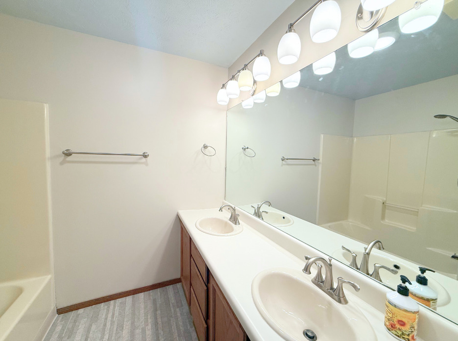 46 Parkshores Drive, Bloomington, IL 61701