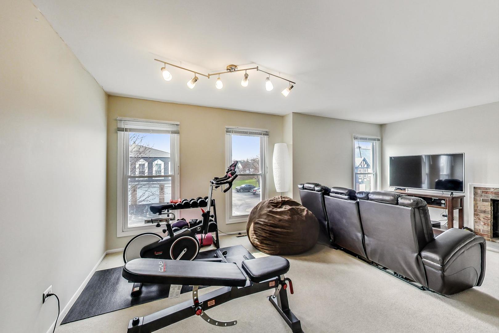 747 GARFIELD Avenue #C, Libertyville, IL 60048