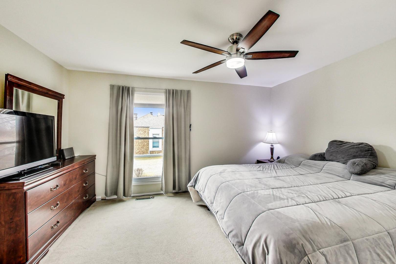 747 GARFIELD Avenue #C, Libertyville, IL 60048