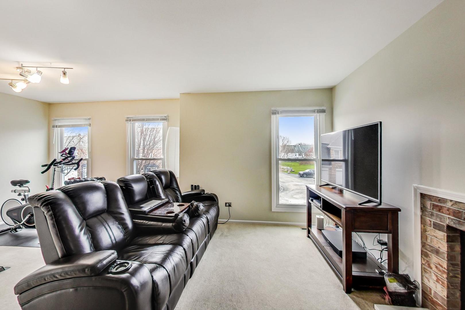 747 GARFIELD Avenue #C, Libertyville, IL 60048