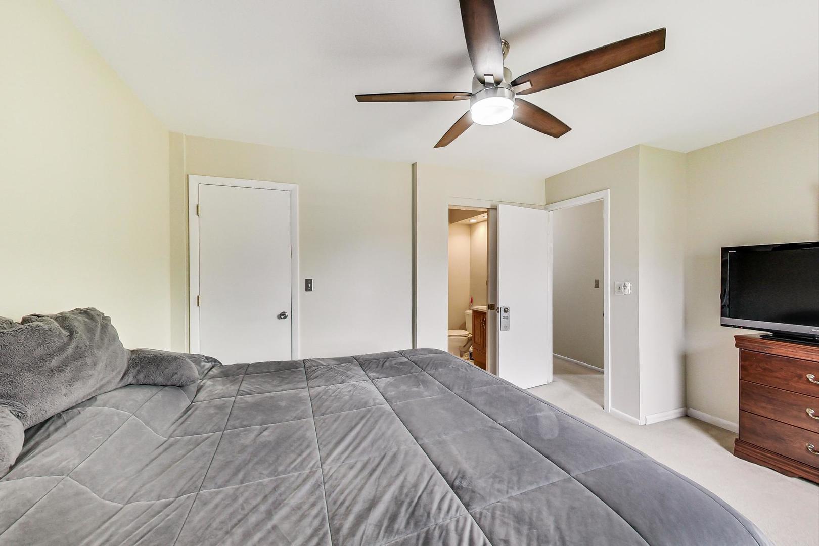 747 GARFIELD Avenue #C, Libertyville, IL 60048